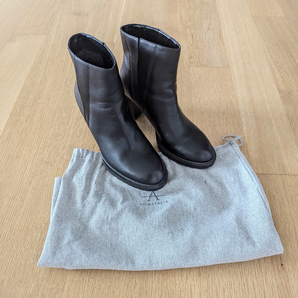 Aquatalia Black Betsy Bootie Size 7 Like New - Picture 2 of 6